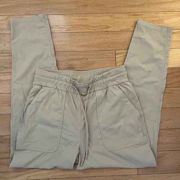 Lululemon Beyond the Studio Pant Cafe Au Lait Size 6 EUC - Picture 2 of 7